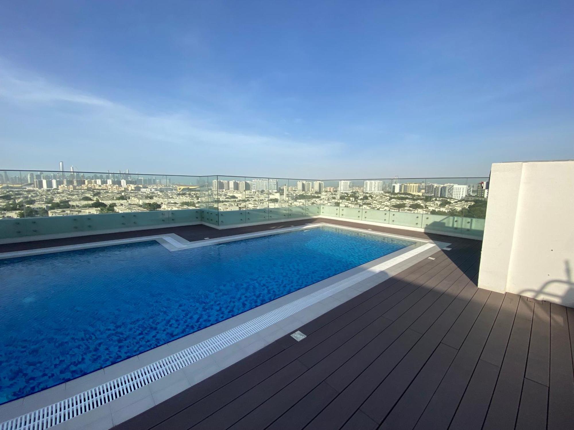 Beautiful Whit Pool Rooftop Near Metro Apartment Dubai