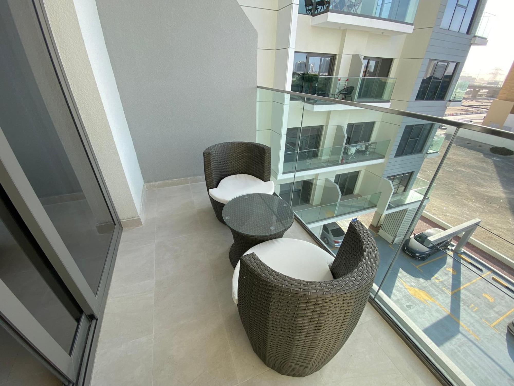Beautiful Whit Pool Rooftop Near Metro * Dubai